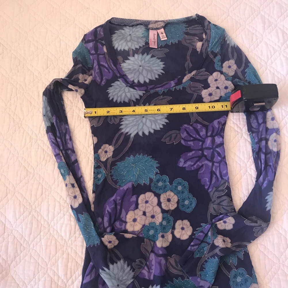🛍Re Posh ….. Sweet Pea Anthro Stretchy Top - Picture 4 of 5